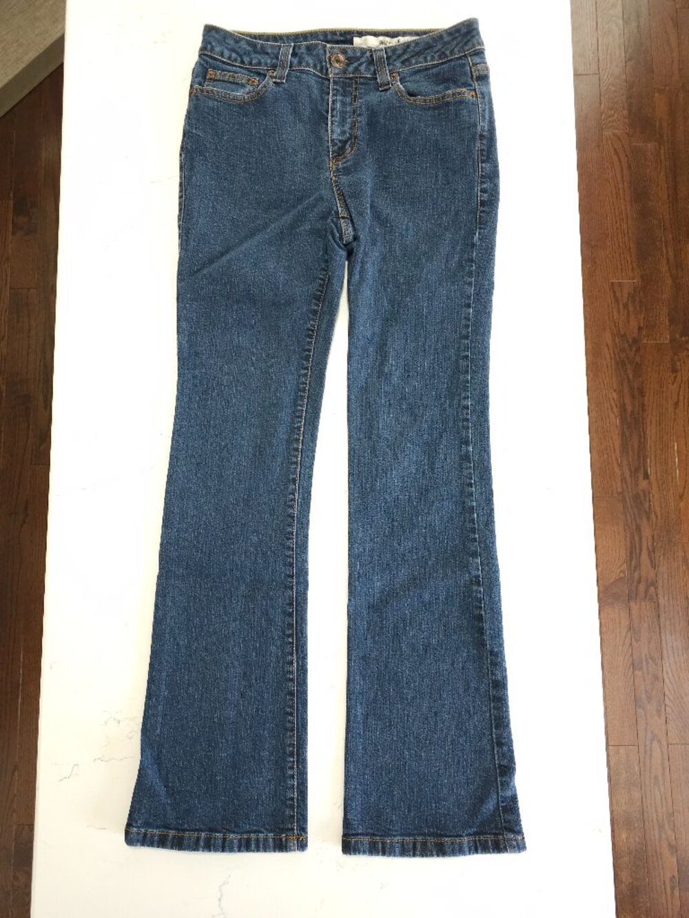 DKNY Donna Karan New York NWOT Bootcut Jeans Size 8 - Mid to High Rise, Classic